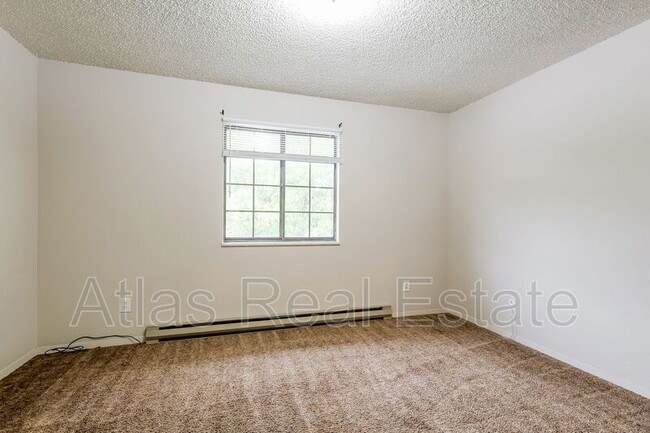 Building Photo - 32 Royal Crest Dr