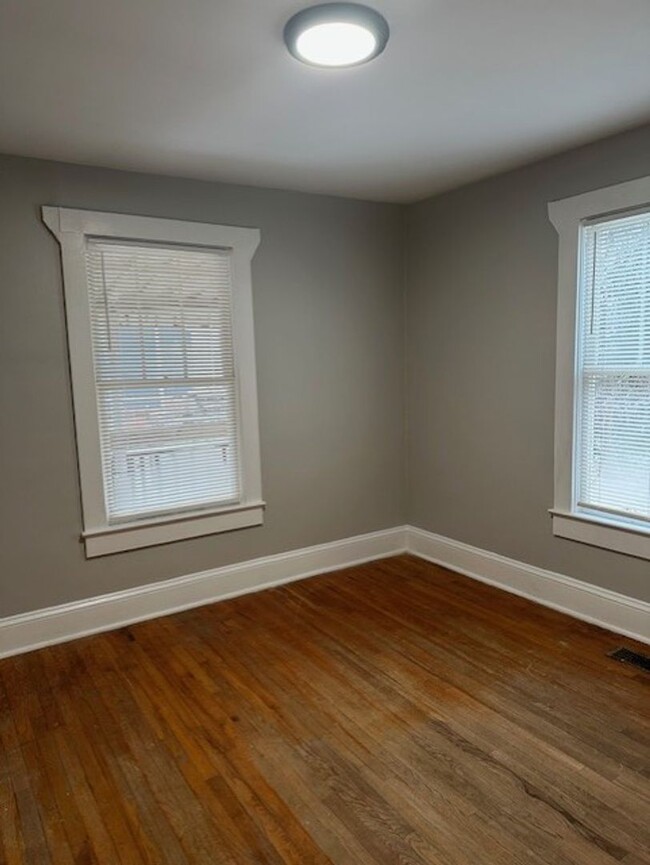 Building Photo - 2 Bedroom 1 Bath with Flex Space! Spartanb...