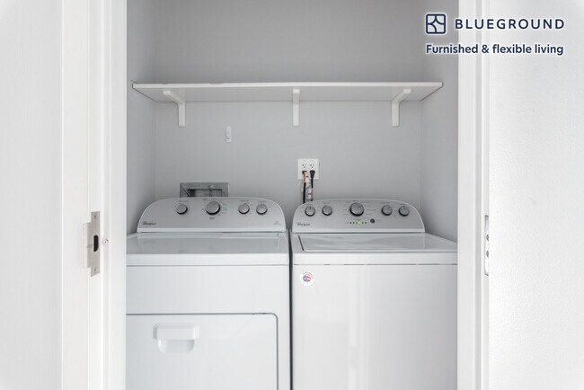 Building Photo - 1536 W Chicago Ave