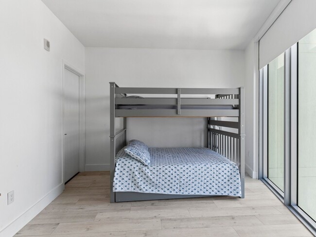 Building Photo - 2900 NE 7th Ave