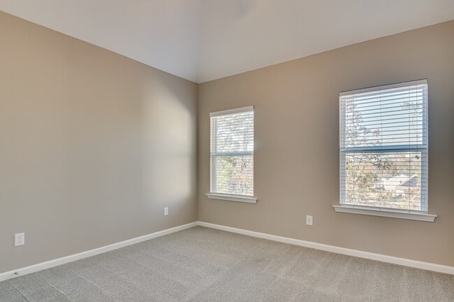 Building Photo - 848 Tyler Woods Dr