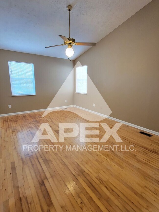 Building Photo - 3 Bed/ 2.5 Ba home w/Hardwood floors, Fireplace and oversized 1-Car Garage - WEST Knoxville!!