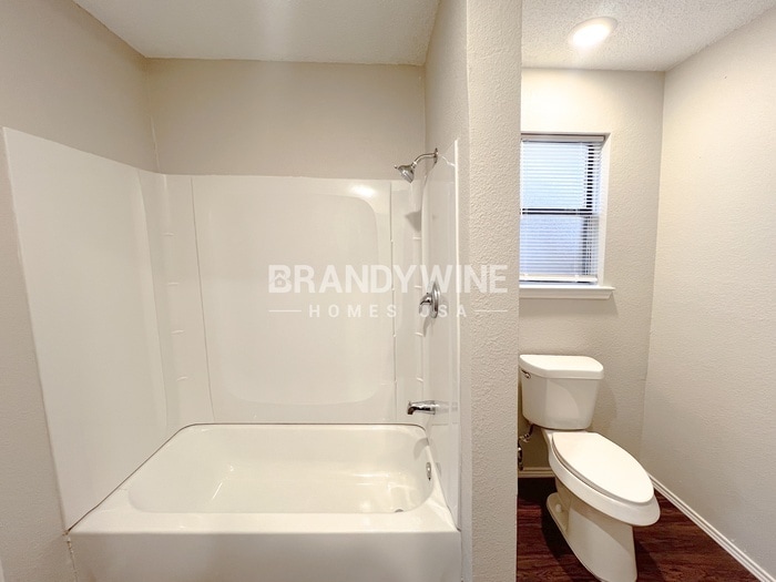 Building Photo - 129 E Bancroft Dr