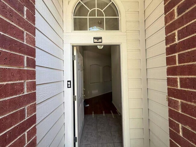 Building Photo - 17825 Madden Dr
