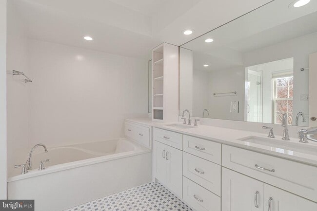 Building Photo - 1423 McLean Mews Ct