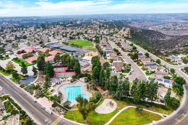 Building Photo - 2035 Lakeridge Cir