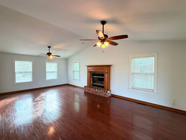 Building Photo - Spacious 4 Bedroom, 2.5 Bath Home with Stunning Marsh Views