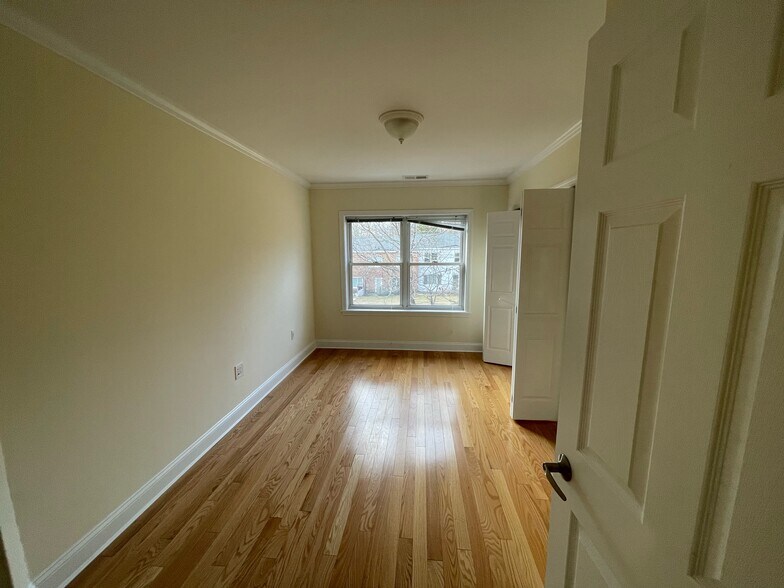 Building Photo - 302 Paine Ct