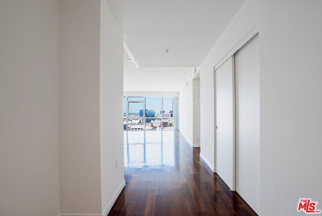 Building Photo - 3785 Wilshire Blvd