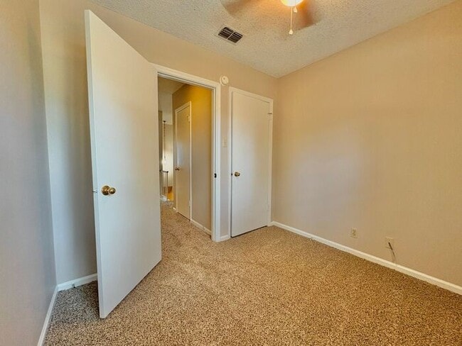 Building Photo - Available Now! Beautiful 3 bedroom 2.5 bat...