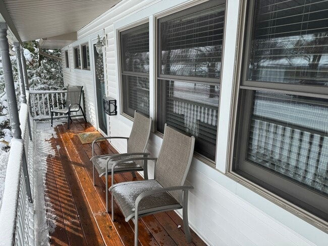 Building Photo - 325 Kishwaukee Dr