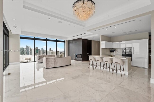 Building Photo - 460 NE 28th St