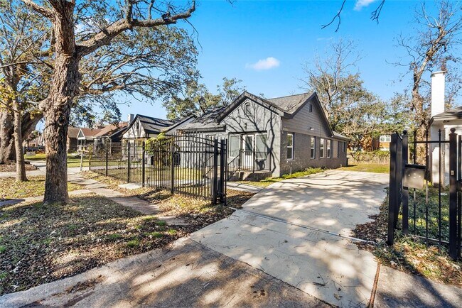 Primary Photo - 2711 Eagle St