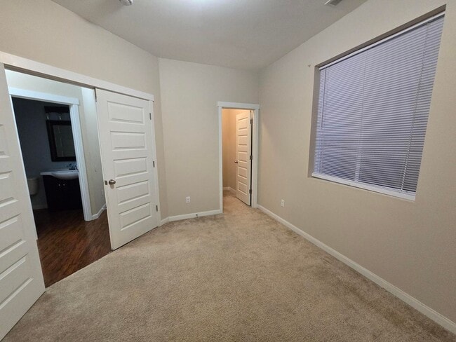 Building Photo - 4 Bedroom, 3 Bathroom House!