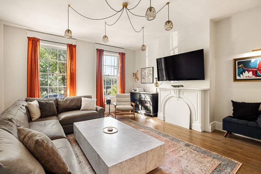 Primary Photo - 1326 Broadway