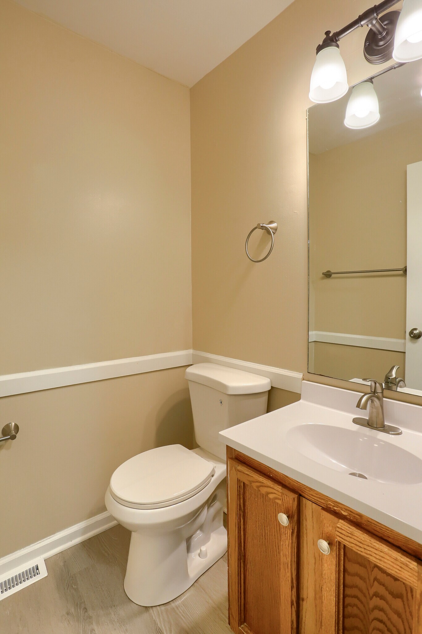 Building Photo - 843 Old Silver Spring Rd