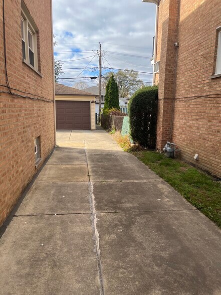 Building Photo - 332 Luella Ave