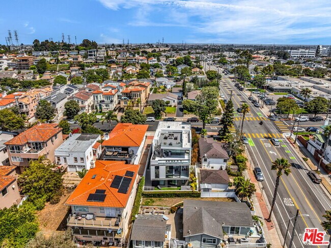 Building Photo - 703 N Lucia Ave