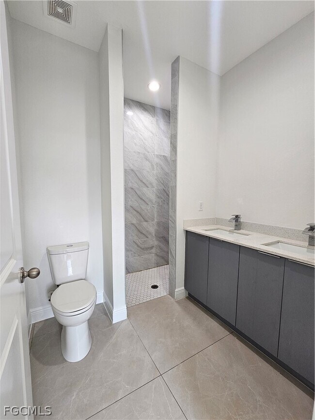 Building Photo - 8753 Buckingham Rd