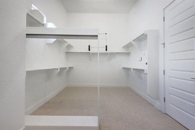Building Photo - 6133 Seville Dr