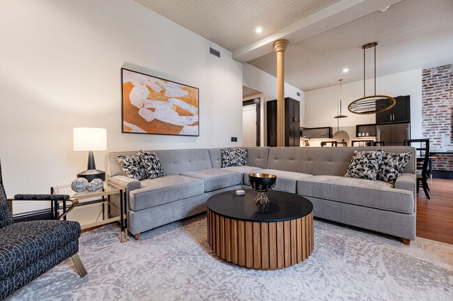 Building Photo - 1011 Canal St