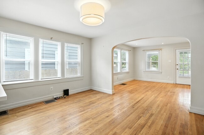 Building Photo - 1227 Wallace Ave