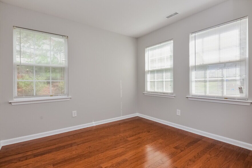 Building Photo - 1452 Cairo Way