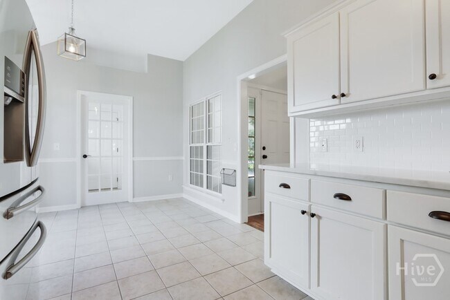 Building Photo - 120 Oak Ridge Cir