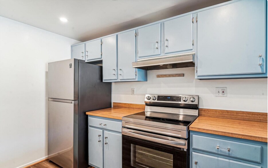 Building Photo - 8851 Welbeck Way