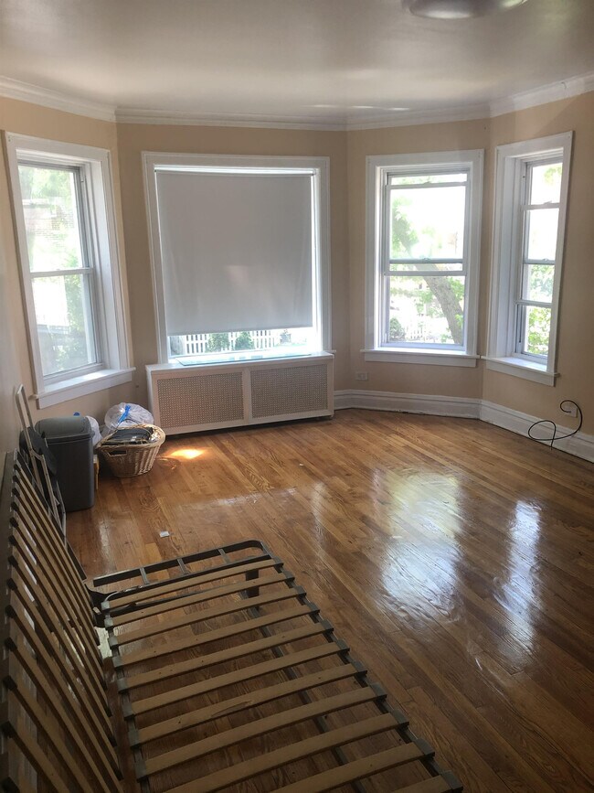 Building Photo - 1544 W Highland Ave