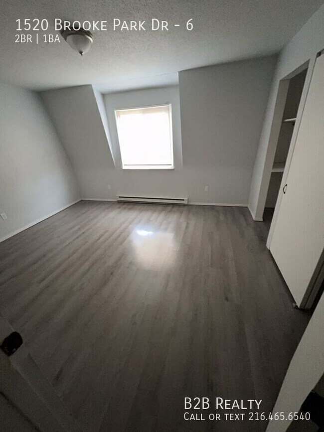 Building Photo - 1520 Brooke Park Dr