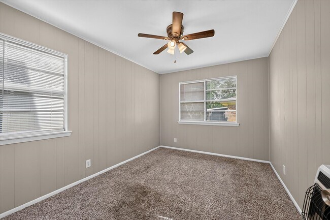 Building Photo - 208 D St