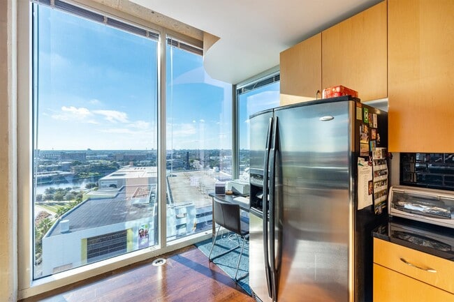 Building Photo - 777 N Ashley Dr