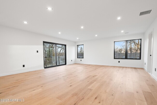 Building Photo - 459 Harnell Ave