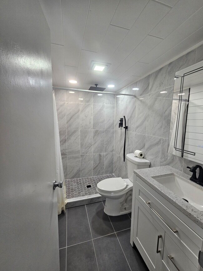Building Photo - 623 Sea Pine Way