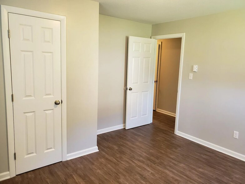 Building Photo - 162 Sheffield Lane