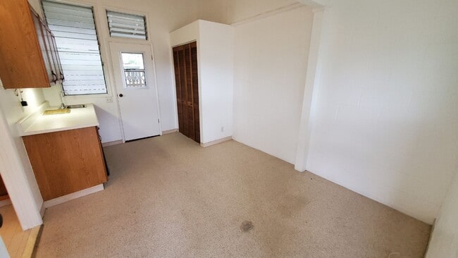 Building Photo - Crown Terrace single story with attached s...