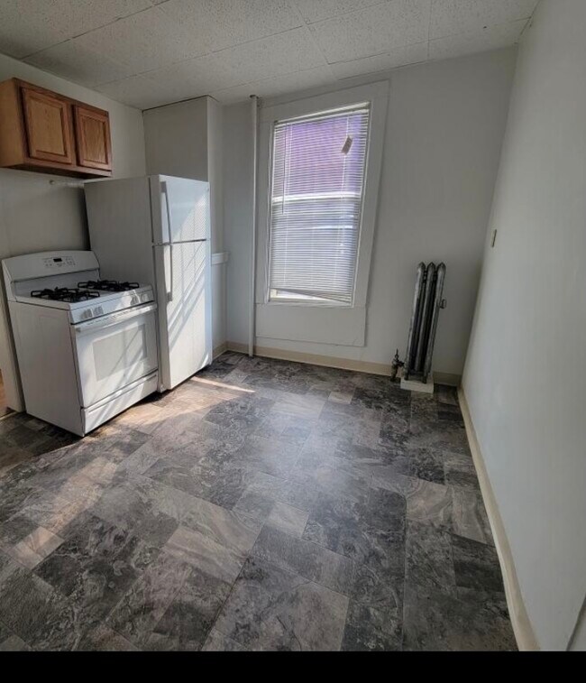 Building Photo - 448 Hawley Ave