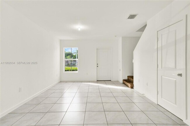 Building Photo - 496 NE 4th Terrace