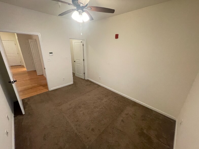 Building Photo - 99 Pine St