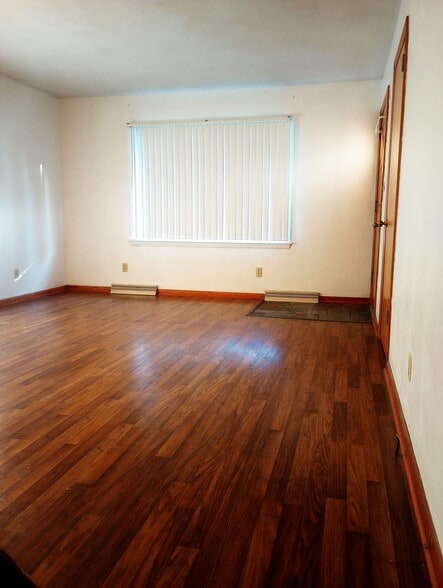 Building Photo - 1107 W Maple Ave S