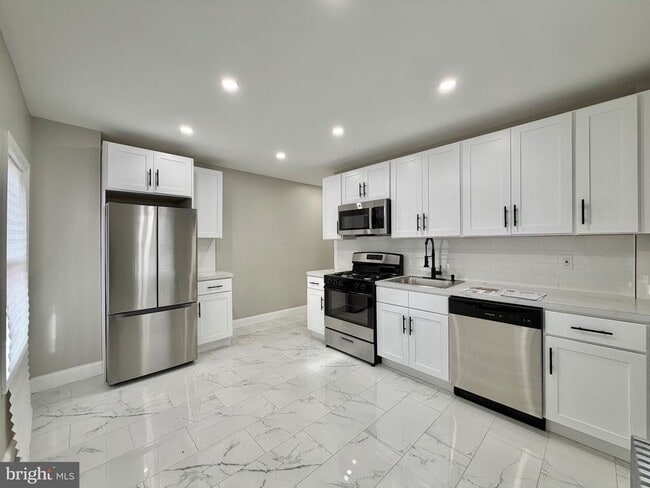 Building Photo - 131 Columbus Ave