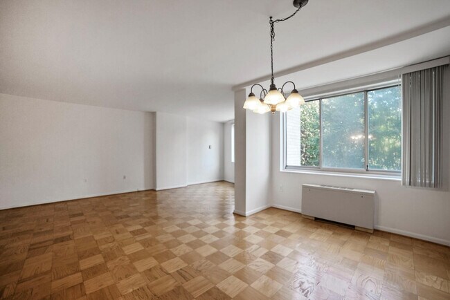Building Photo - 10401 Grosvenor Pl