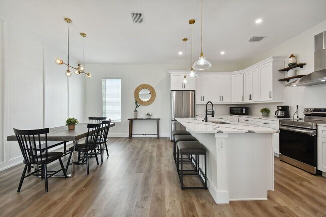 Building Photo - Luxurious 3 Bedroom Condo with Spacious Layout and Prime Location in Tampa, FL!