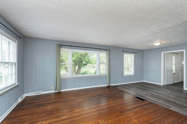 Building Photo - Great Broad Ripple Location With Fenced Backyard!