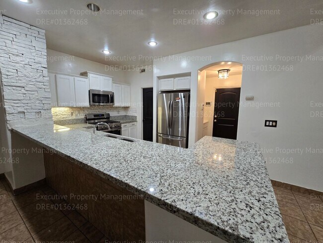 Building Photo - 3 bedroom/ 2.5 bathroom 2 story home.