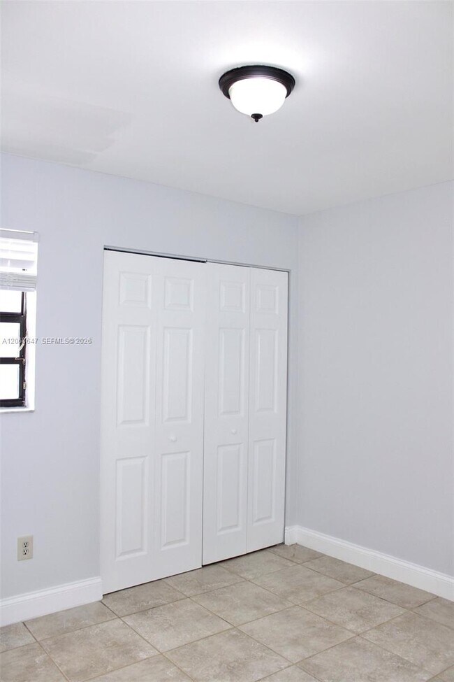 Building Photo - 2728 W 74th St