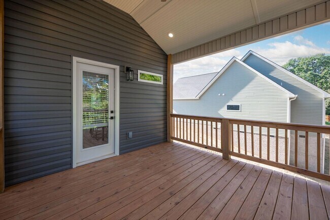 Building Photo - 54 Battlebluff Dr
