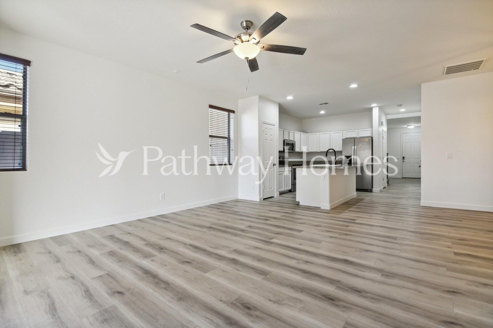 Building Photo - 2451 W Parkway Dr