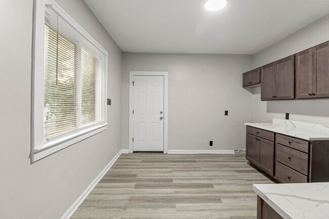 Building Photo - 4074 Virginia Park St